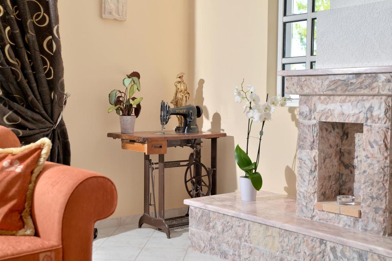 Domelia'S Luxury Apartments Near Airport & Beach 아르테미다 외부 사진