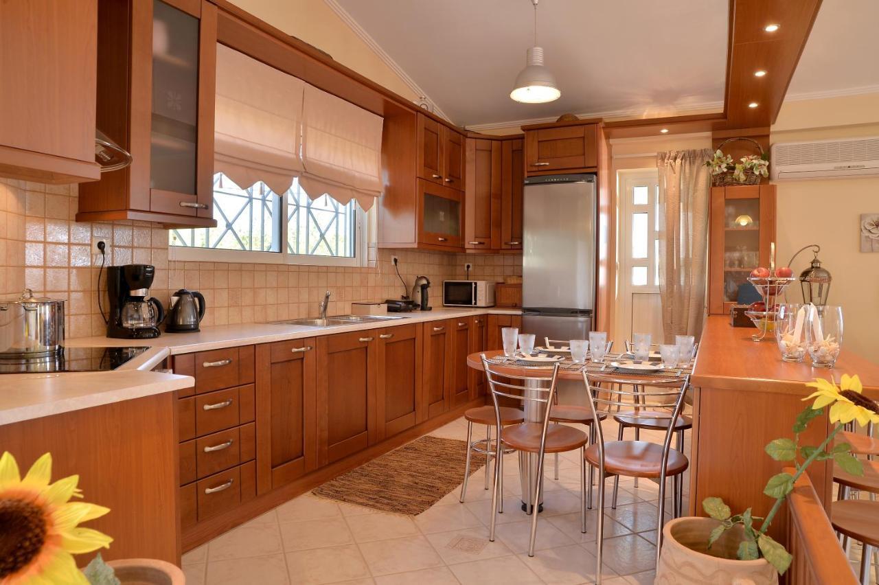 Domelia'S Luxury Apartments Near Airport & Beach 아르테미다 외부 사진