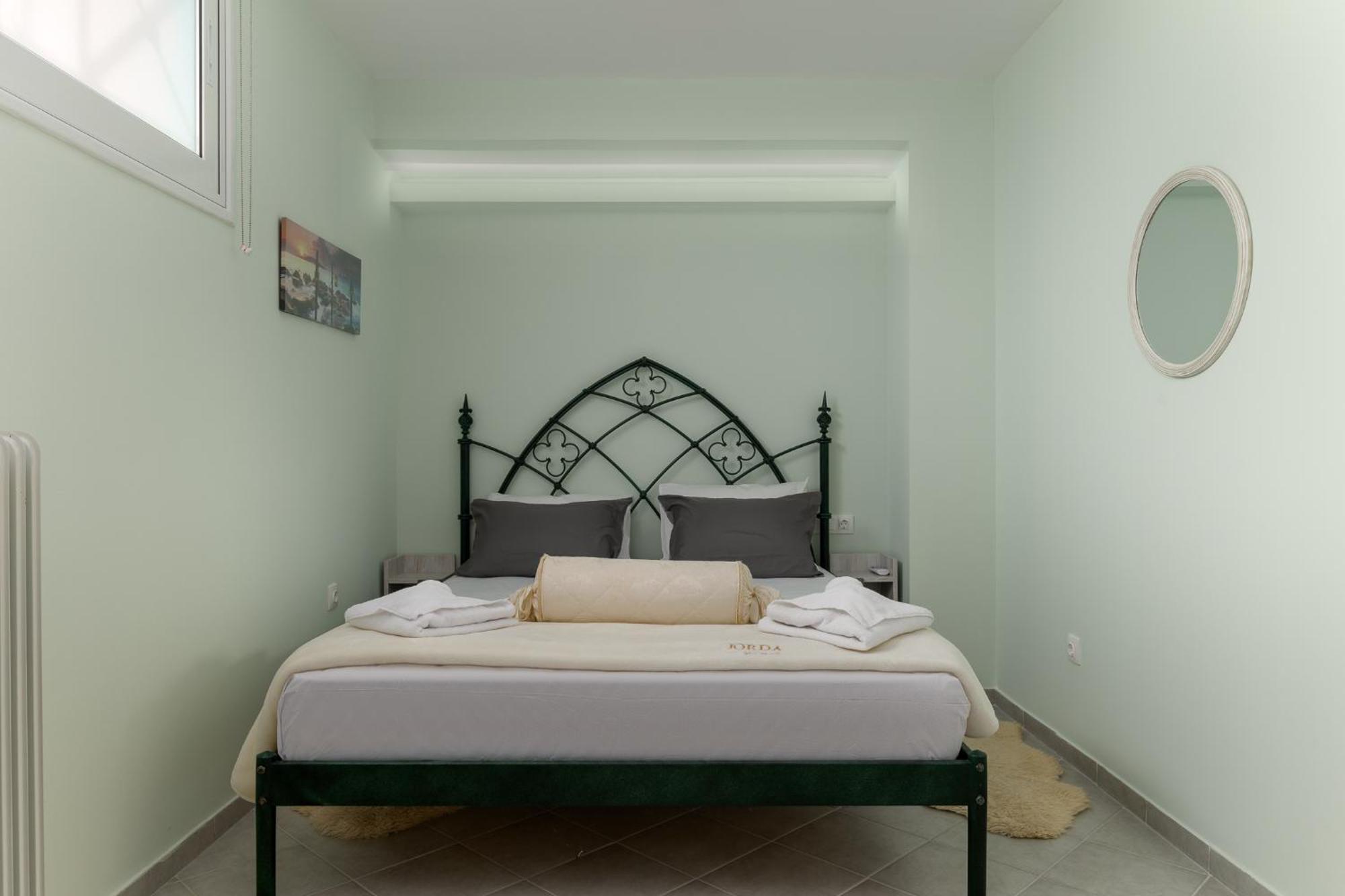 Domelia'S Luxury Apartments Near Airport & Beach 아르테미다 외부 사진