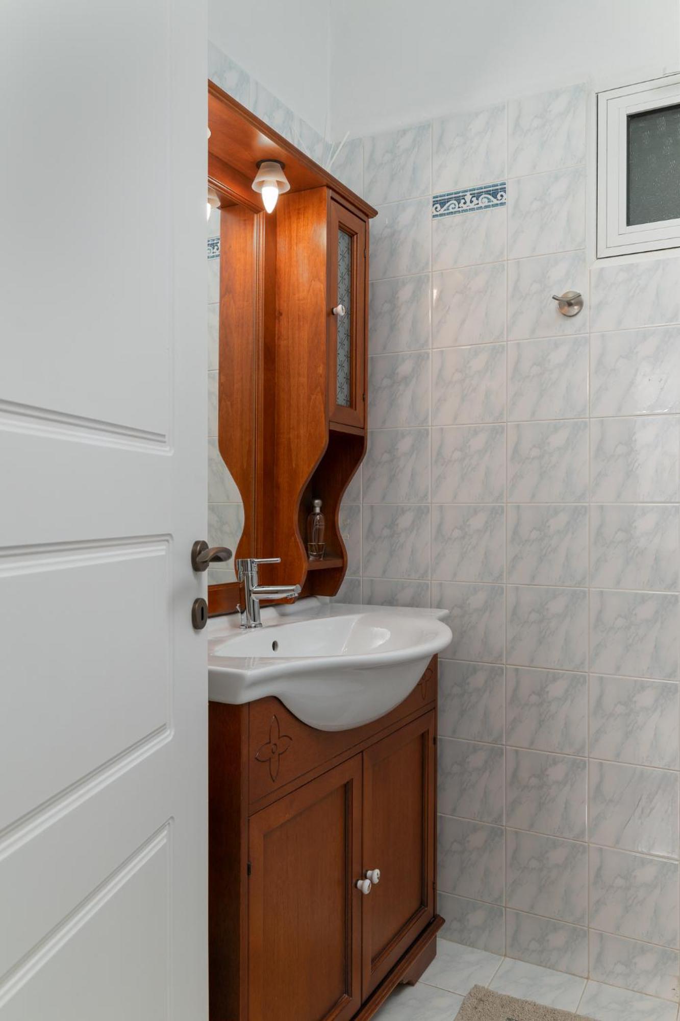 Domelia'S Luxury Apartments Near Airport & Beach 아르테미다 외부 사진